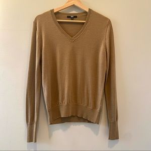 Uniqlo Merino Wool V neck sweater, medium size